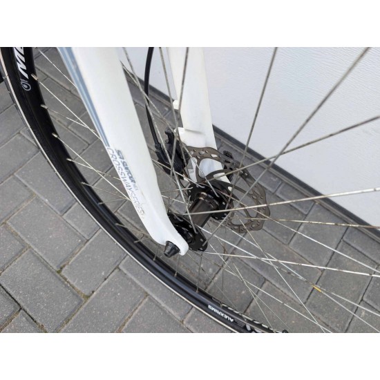 moteriskas-hibridinis-dviratis-merida-striker-28-ratai-19-remas-aliuminis-shimano-alivio