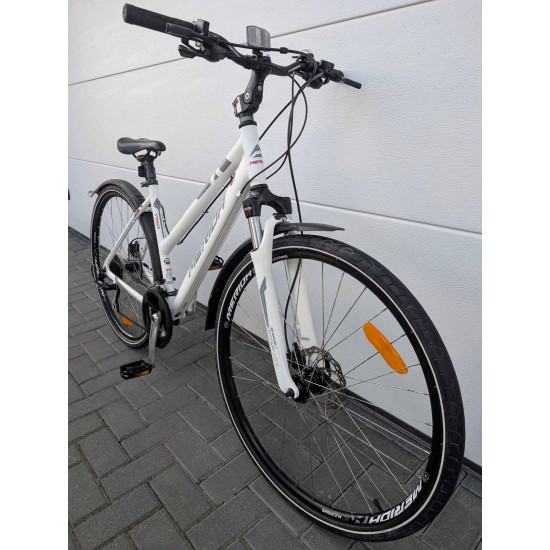 moteriskas-hibridinis-dviratis-merida-striker-28-ratai-19-remas-aliuminis-shimano-alivio