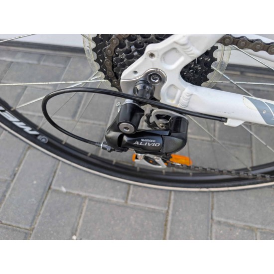 moteriskas-hibridinis-dviratis-merida-striker-28-ratai-19-remas-aliuminis-shimano-alivio