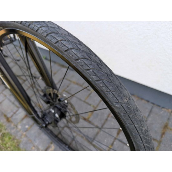 miesto-hibridinis-dviratis-raleigh-rushhour-1-0-28-ratai-shimano-altus-led-apsvietimas