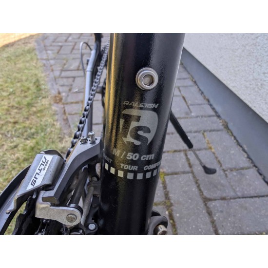 miesto-hibridinis-dviratis-raleigh-rushhour-1-0-28-ratai-shimano-altus-led-apsvietimas