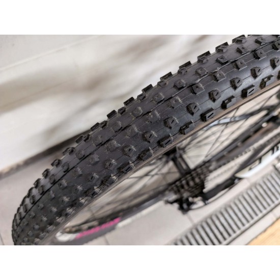 moteriskas-kalnu-dviratis-scott-contessa-27-5-aliuminis-m-dydis-hidrauliniai-stabdziai