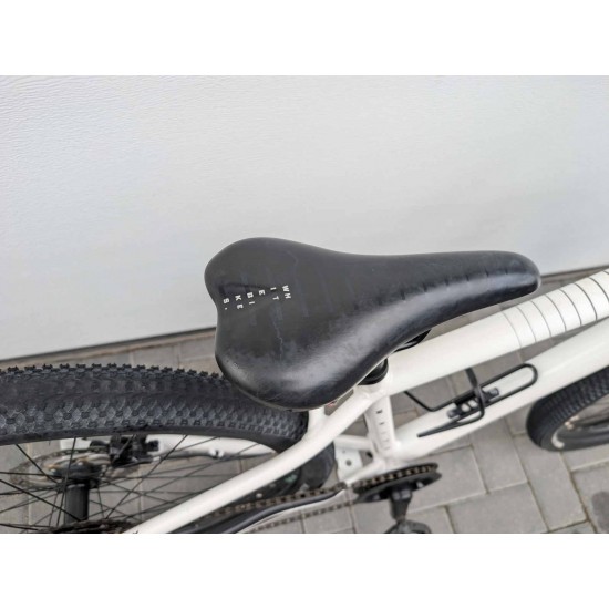 lengvas-paaugliu-kalnu-dviratis-white-xc-260-lite-26-ratai-13-remas-shimano-acera-hidraulika