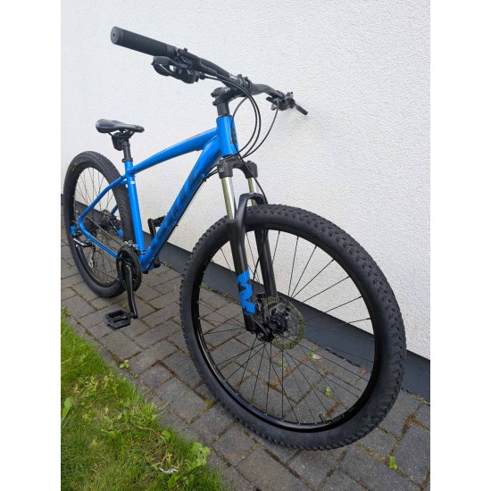 kalnu-dviratis-white-xc-trainer-27-5-ratai-17-remas-shimano-acera-hidraulika-sr-suntour