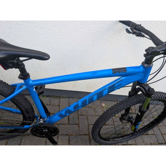 kalnu-dviratis-white-xc-trainer-27-5-ratai-17-remas-shimano-acera-hidraulika-sr-suntour