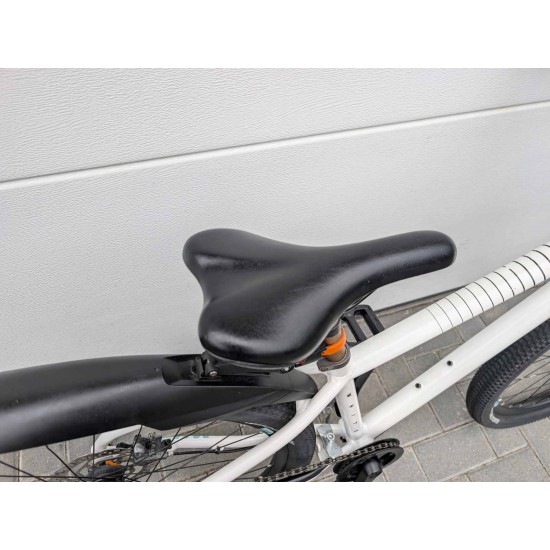 paaugliu-dviratis-white-26-coliu-ratai-aliuminio-remas-shimano-deore-hidrauliniai-stabdziai