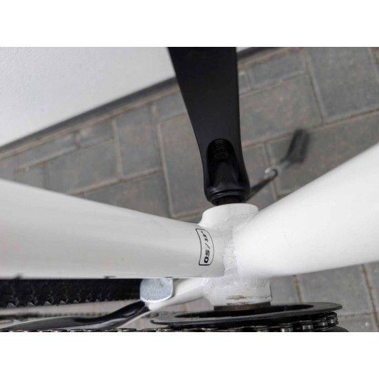 paaugliu-dviratis-white-26-coliu-ratai-aliuminio-remas-shimano-deore-hidrauliniai-stabdziai