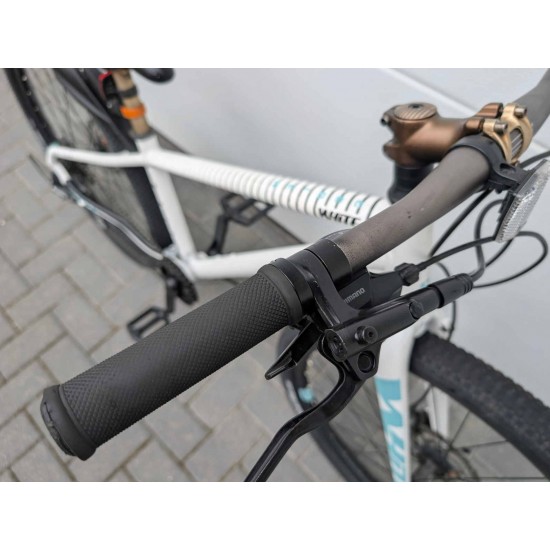 paaugliu-dviratis-white-26-coliu-ratai-aliuminio-remas-shimano-deore-hidrauliniai-stabdziai