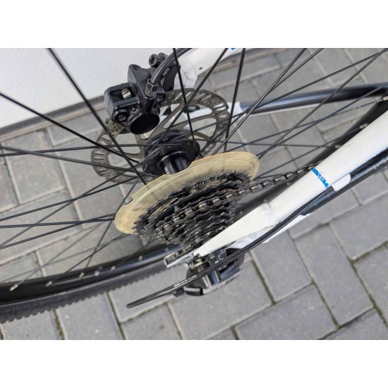 paaugliškas-kalnu-dviratis-white-xc-260-lite-26-ratai-13-remas-aliuminis-shimano-acera