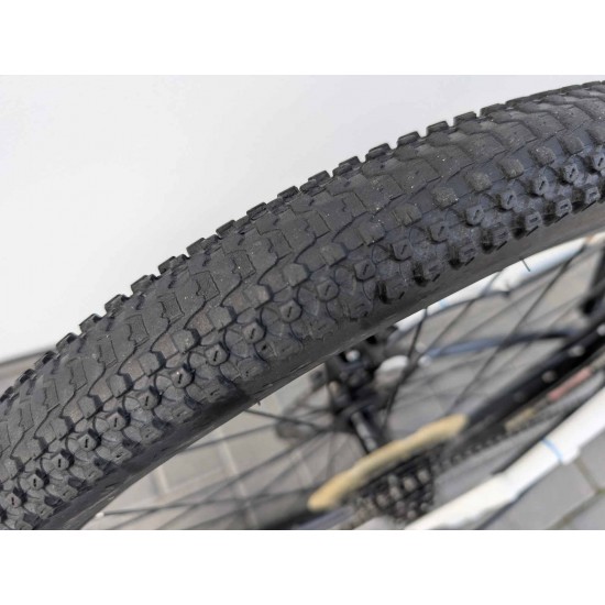 paaugliškas-kalnu-dviratis-white-xc-260-lite-26-ratai-13-remas-aliuminis-shimano-acera
