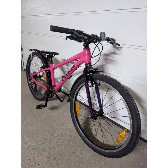 lengvas-paauglio-dviratis-trek-wahoo-24-pilkas-9kg-aliuminis-shimano-altus