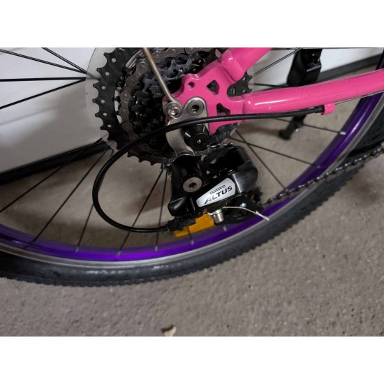 lengvas-paauglio-dviratis-trek-wahoo-24-pilkas-9kg-aliuminis-shimano-altus