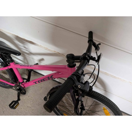 lengvas-paauglio-dviratis-trek-wahoo-24-pilkas-9kg-aliuminis-shimano-altus