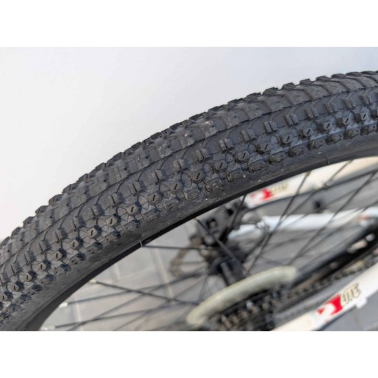 paaugliškas-dviratis-white-bikes-24-ratai-aliuminis-remas-shimano-acera