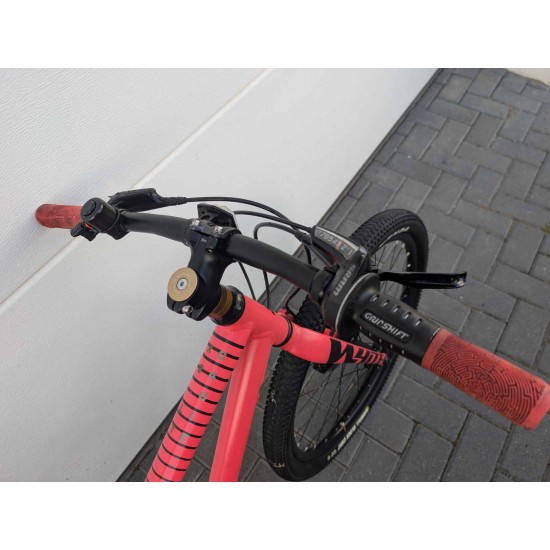lengvas-vaikiskas-dviratis-white-xc-24-ratai-10kg-aliuminis-remas-sram-x4-tektro-hidraulika