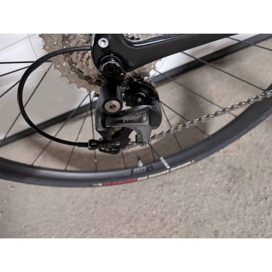 anglies-pluosto-plento-dviratis-cannondale-synapse-carbon-4-jet-black-shimano-tiagra-hidraulika