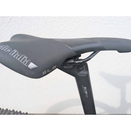 anglies-pluosto-kalnu-dviratis-ghost-lector-sf-essential-lc-carbon-fox-performance-shimano-xt