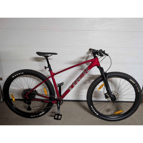 kalnu-dviratis-trek-marlin-sram-sx-eagle-12-pavaru-rockshox-judy-silver-maxxis