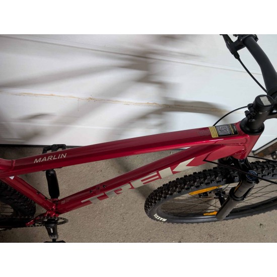 kalnu-dviratis-trek-marlin-sram-sx-eagle-12-pavaru-rockshox-judy-silver-maxxis