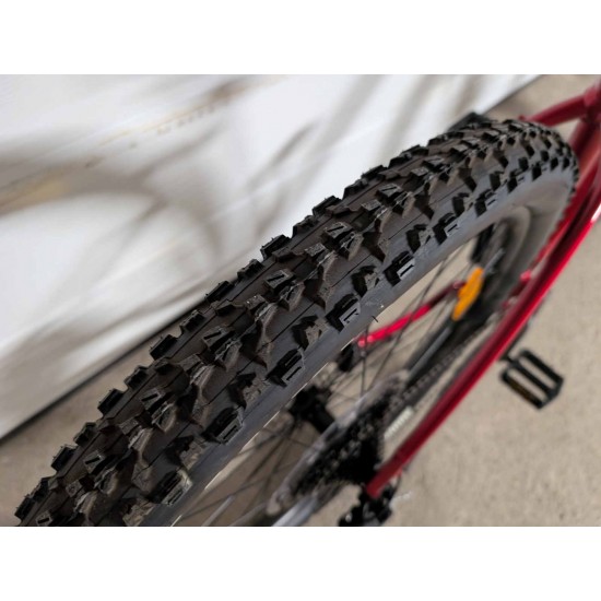 kalnu-dviratis-trek-marlin-sram-sx-eagle-12-pavaru-rockshox-judy-silver-maxxis