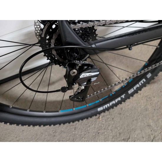 kalnu-mtb-dviratis-cube-aim-race-hidrauliniai-stabdziai-vidinis-trosu-pravedimas-tapered