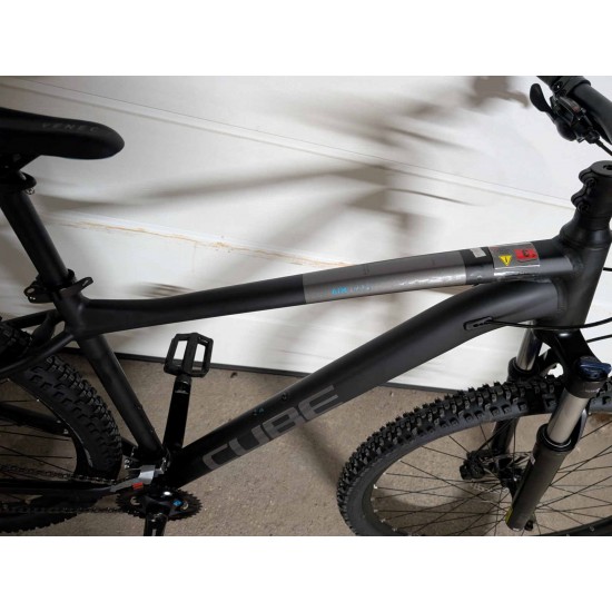 kalnu-mtb-dviratis-cube-aim-race-hidrauliniai-stabdziai-vidinis-trosu-pravedimas-tapered