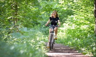 Moteriški dviračiai: kaip išsirinkti ir kuo jie skiriasi?